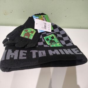 NWT Minecraft Boys One Size Hat and Gloves Set Kids Beanie Outerwear Winter Fall